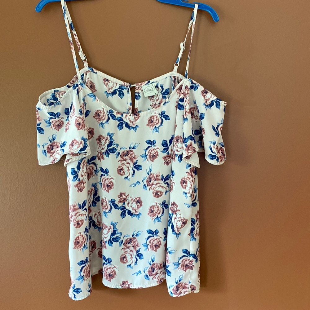 Paper crane off the shoulder blouse with adjustable spaghetti straps. Size L.